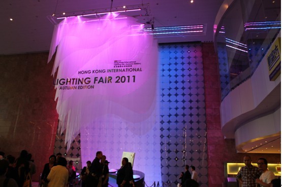 ����＾����չչ���ر�ע�����������Ӣ���հ棩